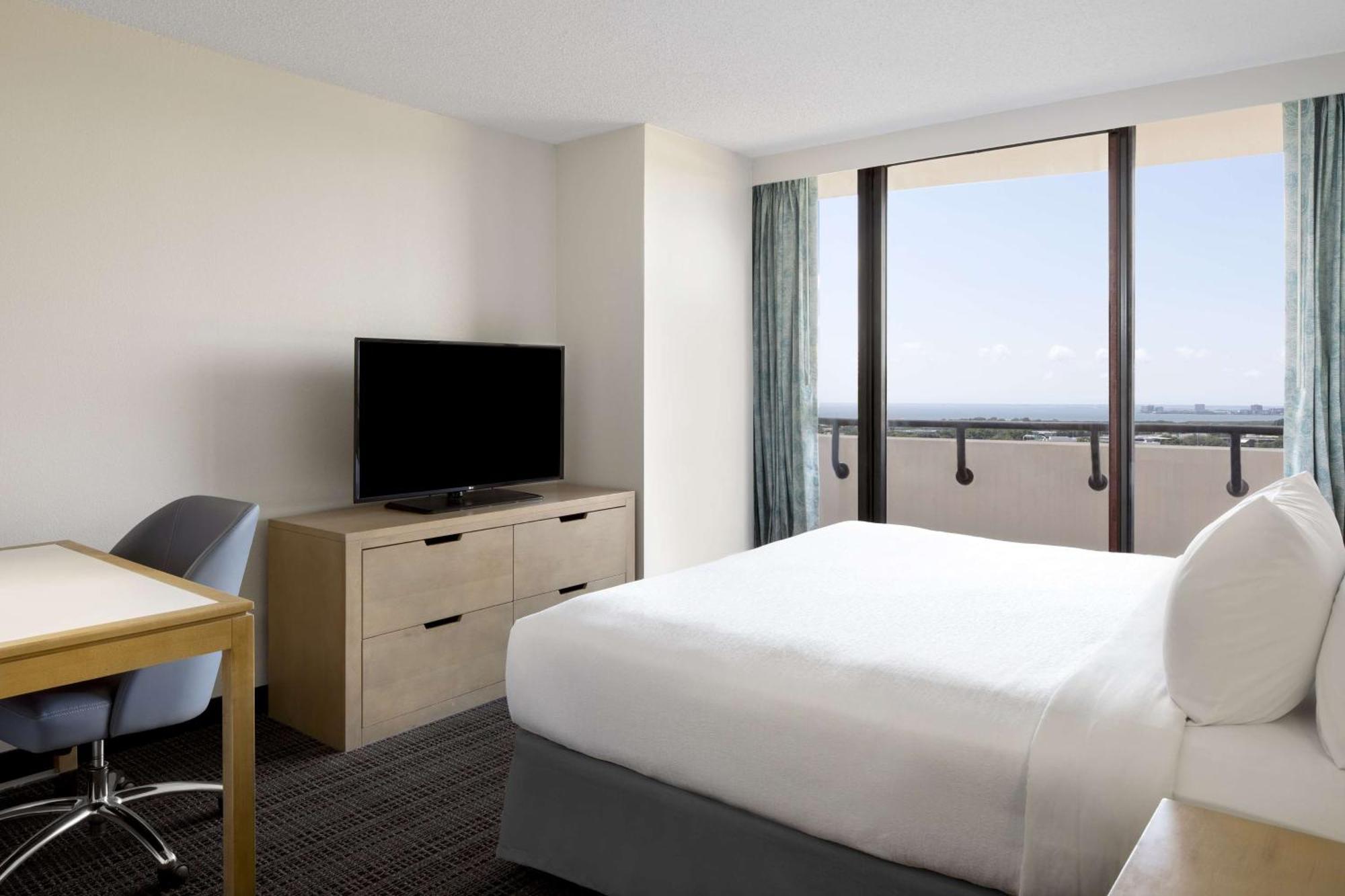 Embassy Suites By Hilton Tampa Airport Westshore Bagian luar foto