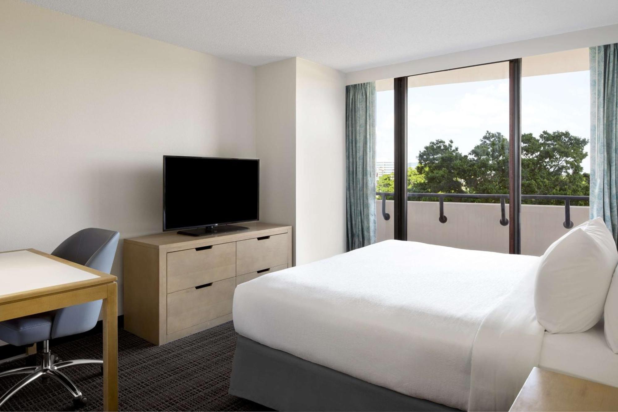 Embassy Suites By Hilton Tampa Airport Westshore Bagian luar foto